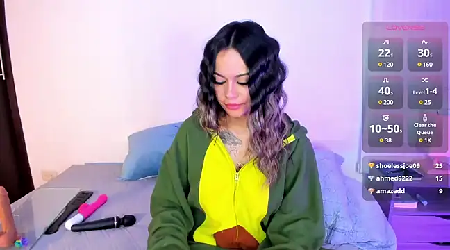 summer holiday online show from 12.10.24