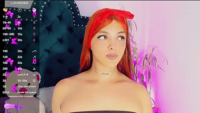 Emmaa Saenz  online show from 02.19.25