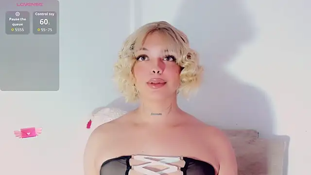 Emmaa Saenz  online show from 07.21.26
