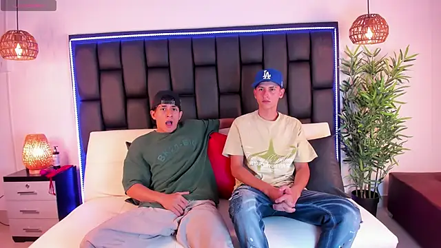 Snapshot of Crazy_nigth01 chatting on 10.27.25 Crazy nigth01 online show from 10.27.25