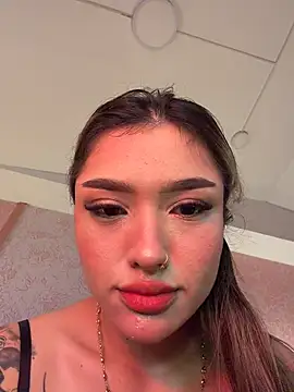 Snapshot of Arianavillada chatting on 02.14.26 Arianavillada online show from 02.14.26