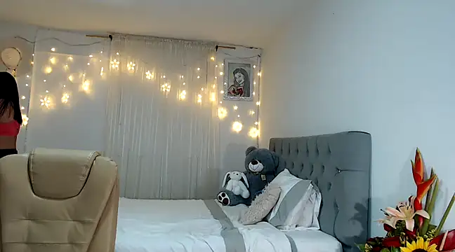 Snapshot of ZajiraShane chatting on 12.11.24 ZajiraShane online show from 12.11.24