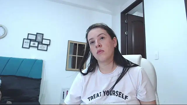 Snapshot of kamila_lopez chatting on 01.22.25 kamila lopez online show from 01.22.25