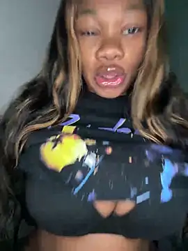 Snapshot of CharismaaBanx chatting on 12.03.24 CharismaaBanx online show from 12.03.24