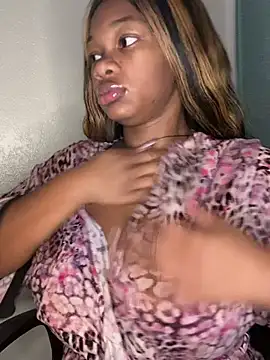 Snapshot of CharismaaBanx chatting on 12.08.24 CharismaaBanx online show from 12.08.24