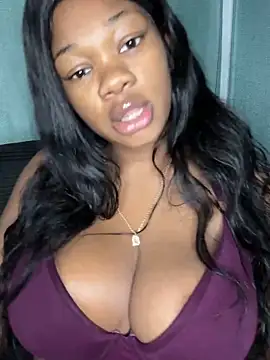 Snapshot of CharismaaBanx chatting on 01.05.25 CharismaaBanx online show from 01.05.25