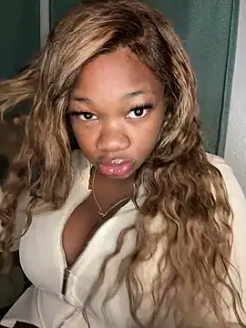 Snapshot of CharismaaBanx chatting on 02.07.25 CharismaaBanx online show from 02.07.25