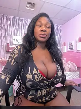 Snapshot of CharismaaBanx chatting on 11.25.25 CharismaaBanx online show from 11.25.25