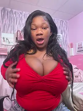 Snapshot of CharismaaBanx chatting on 11.29.25 CharismaaBanx online show from 11.29.25