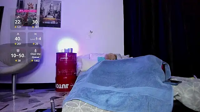 Snapshot of Curlblue chatting on 12.17.24 Curlblue online show from 12.17.24