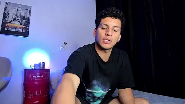 Snapshot of Curlblue chatting on 01.06.25 Curlblue online show from 01.06.25