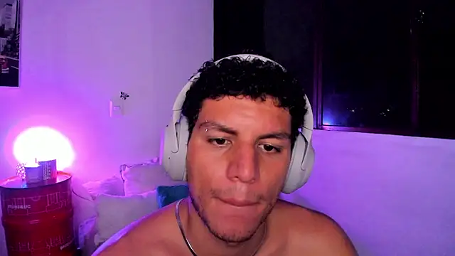 Snapshot of Curlblue chatting on 01.12.25 Curlblue online show from 01.12.25