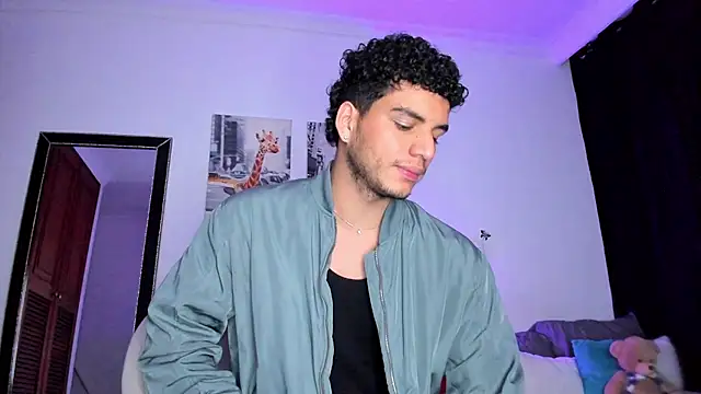 Snapshot of Curlblue chatting on 03.09.25 Curlblue online show from 03.09.25