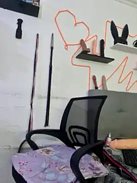 Sophiehuntress online show from 03.21.25