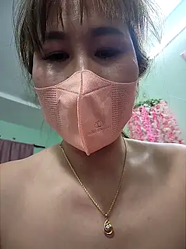 Snapshot of zizi_public chatting on 02.18.25 zizi public online show from 02.18.25