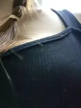 Snapshot of zizi_public chatting on 03.02.25 zizi public online show from 03.02.25