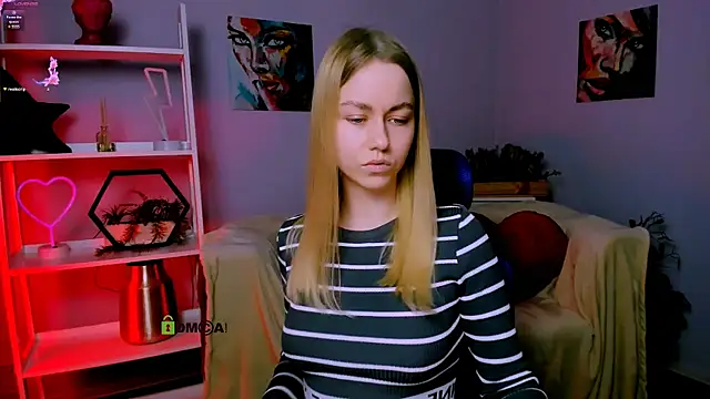 scarlet mooore online show from 03.05.25