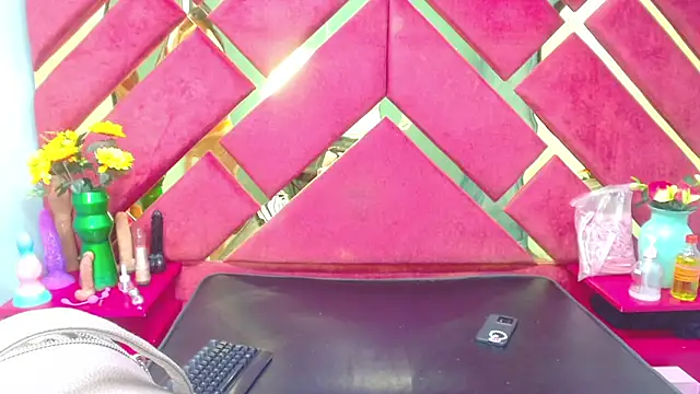 Snapshot of Sweet_Annyy chatting on 10.24.25 Sweet Annyy online show from 10.24.25