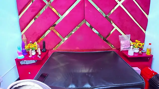 Snapshot of Sweet_Annyy chatting on 12.02.25 Sweet Annyy online show from 12.02.25