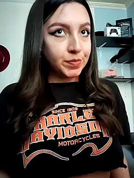 Snapshot of Paudelatorre chatting on 02.15.25 Paudelatorre online show from 02.15.25