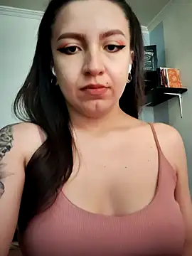 Snapshot of Paudelatorre chatting on 02.21.25 Paudelatorre online show from 02.21.25