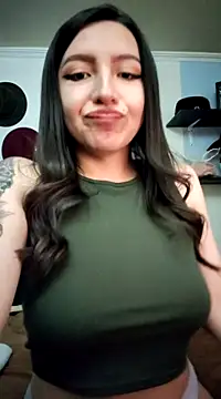 Snapshot of Paudelatorre chatting on 03.21.25 Paudelatorre online show from 03.21.25