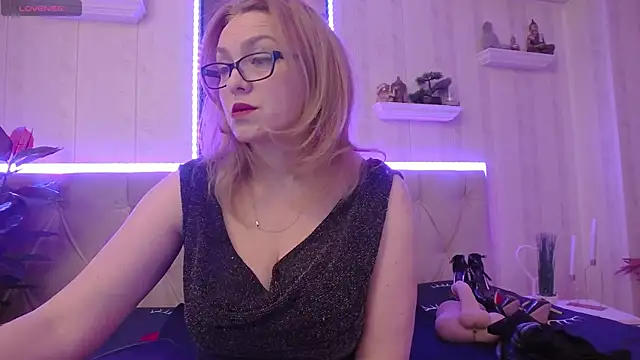 Snapshot of LadyJeen chatting on 02.18.25 LadyJeen online show from 02.18.25