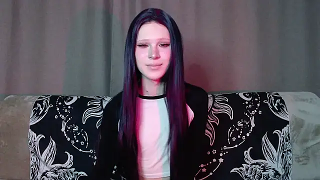 Snapshot of Sexpired_Princess chatting on 06.20.26 Sexpired Princess online show from 06.20.26