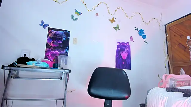 Emily Coper18 online show from 02.18.25