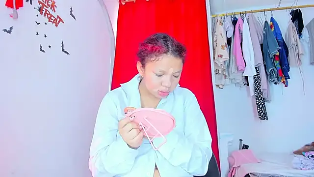 Emily Coper18 online show from 11.01.25