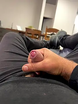 Snapshot of Angeloggaa chatting on 11.04.25 Angeloggaa online show from 11.04.25