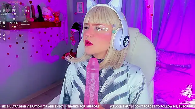 Snapshot of Tiny__Emmy chatting on 02.17.25 Tiny Emmy online show from 02.17.25