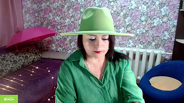 Snapshot of Julia-ru chatting on 11.16.25 Julia-ru online show from 11.16.25