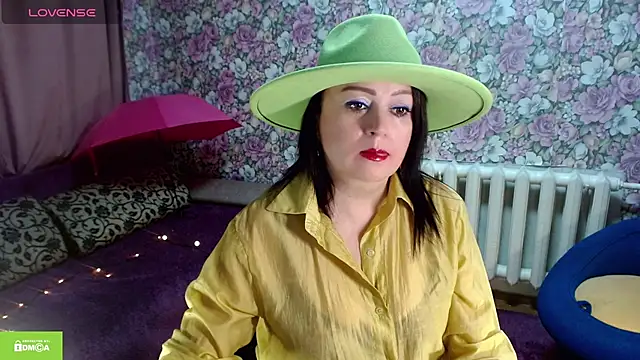 Snapshot of Julia-ru chatting on 11.18.25 Julia-ru online show from 11.18.25