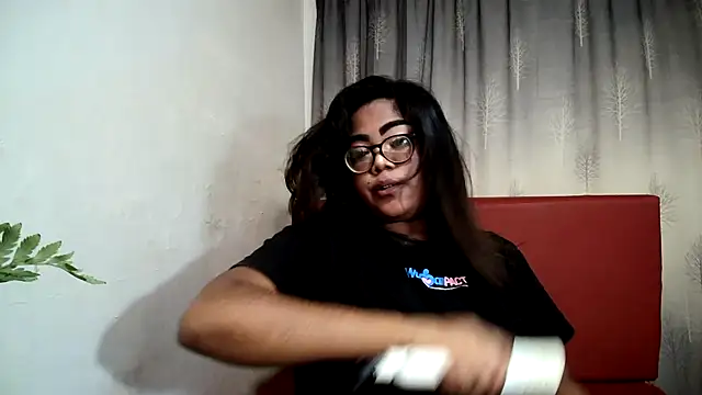 Indian Lola00 online show from 02.14.25