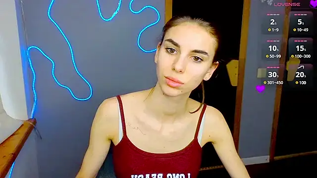 Snapshot of EmmyGreans chatting on 02.05.25 EmmyGreans online show from 02.05.25