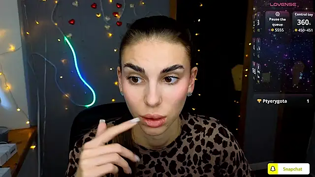 Snapshot of EmmyGreans chatting on 09.29.25 EmmyGreans online show from 09.29.25