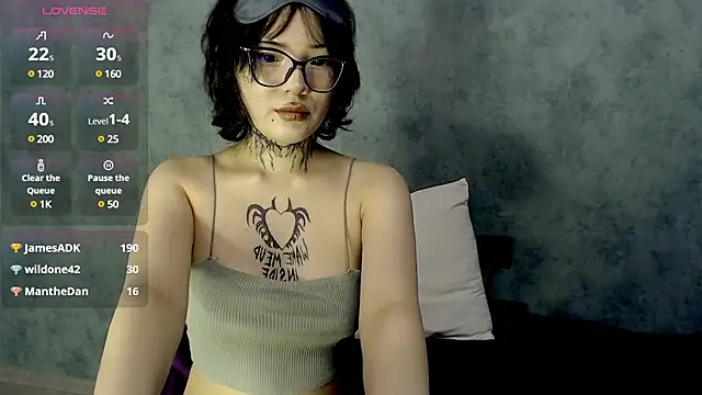 Snapshot of LizzieLight chatting on 12.02.24 LizzieLight online show from 12.02.24