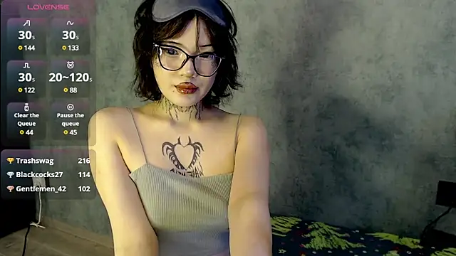 Snapshot of LizzieLight chatting on 12.16.24 LizzieLight online show from 12.16.24