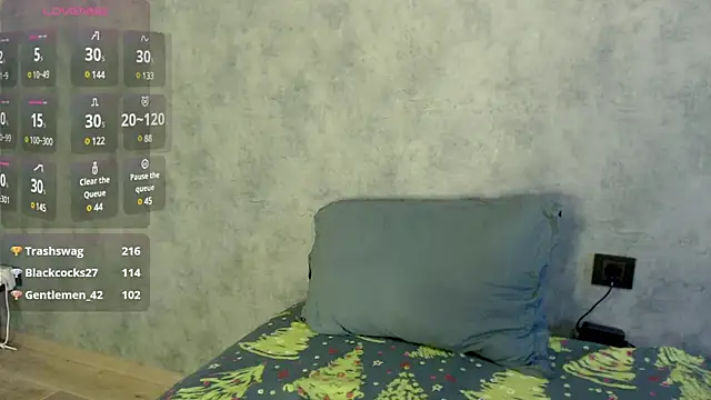 Snapshot of LizzieLight chatting on 12.16.24 LizzieLight online show from 12.16.24