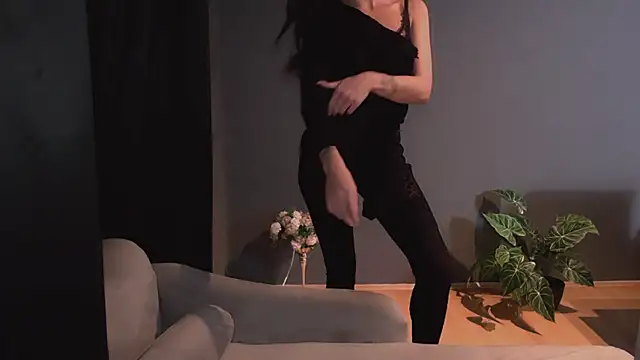 Saintrebella online show from 10.30.25