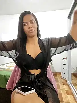 Snapshot of Bella_Anjoss chatting on 12.27.24 Bella Anjoss online show from 12.27.24