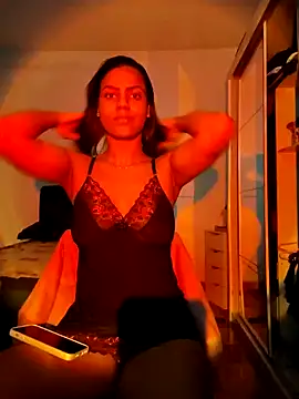 Snapshot of Bella_Anjoss chatting on 12.29.24 Bella Anjoss online show from 12.29.24