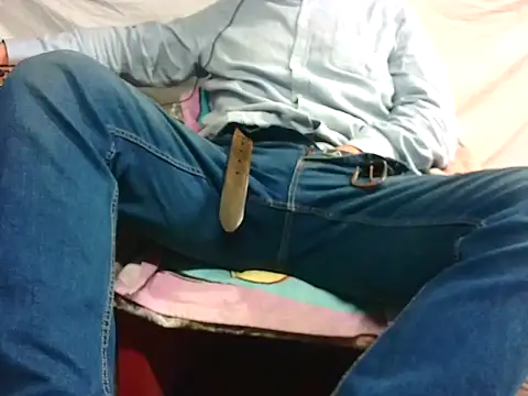 Snapshot of Giulio35_Pika chatting on 12.19.25 Giulio35 Pika online show from 12.19.25