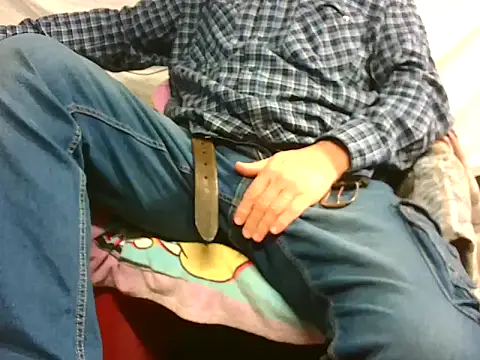 Snapshot of Giulio35_Pika chatting on 12.23.25 Giulio35 Pika online show from 12.23.25