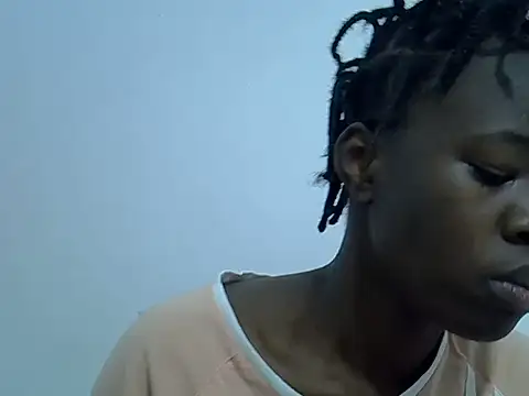 Snapshot of hey_its_andreana chatting on 08.03.26 hey its andreana online show from 08.03.26