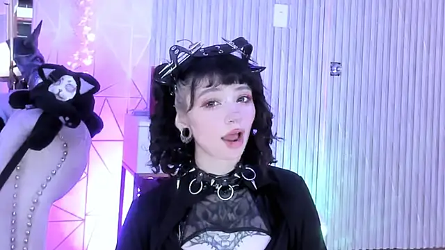 Snapshot of zephirahabney chatting on 10.10.25 zephirahabney online show from 10.10.25