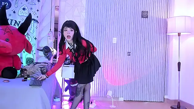 Snapshot of zephirahabney chatting on 10.18.25 zephirahabney online show from 10.18.25