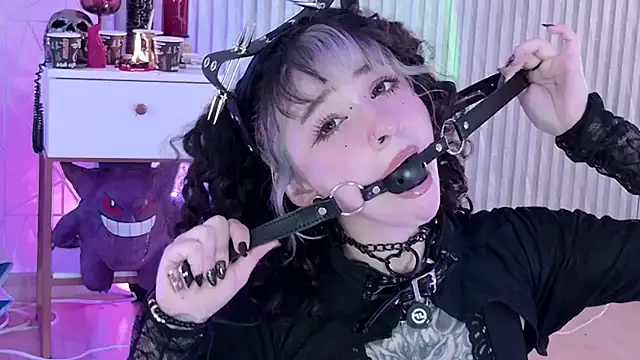 Snapshot of zephirahabney chatting on 11.13.25 zephirahabney online show from 11.13.25