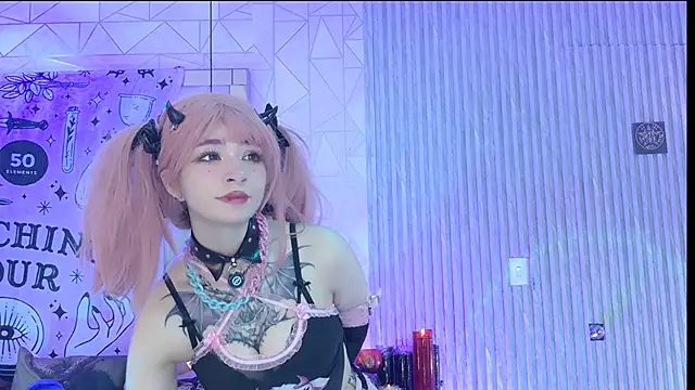 Snapshot of zephirahabney chatting on 12.05.25 zephirahabney online show from 12.05.25